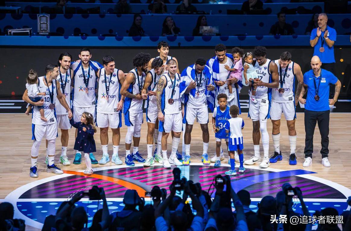 关于曼联观众热烈欢呼!,字母哥迎来十二赛季出色发挥赛场气氛高涨的信息 关于曼联观众热烈欢呼!,字母哥迎来十二赛季出色发挥赛场气氛高涨的信息