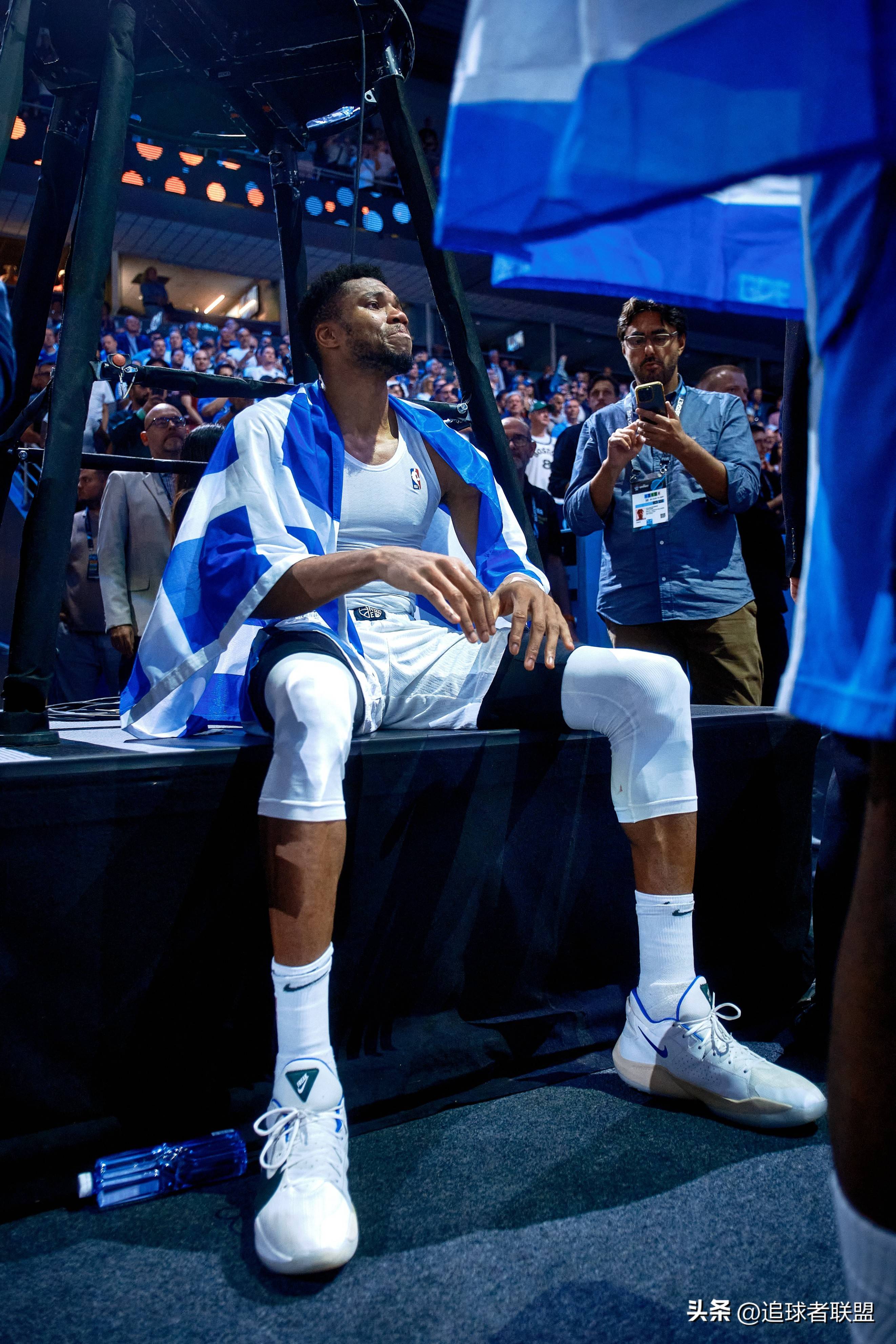 关于曼联观众热烈欢呼!,字母哥迎来十二赛季出色发挥赛场气氛高涨的信息 关于曼联观众热烈欢呼!,字母哥迎来十二赛季出色发挥赛场气氛高涨的信息