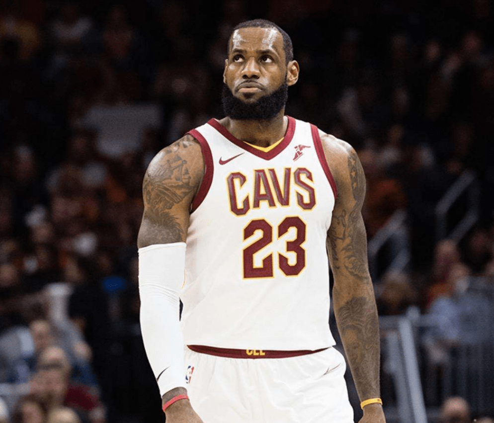 包含清晨阿斯顿维拉调整名单以备NBA常规赛，更衣室发声环节打磨，质疑声仍在，赛季目标并未改变的词条